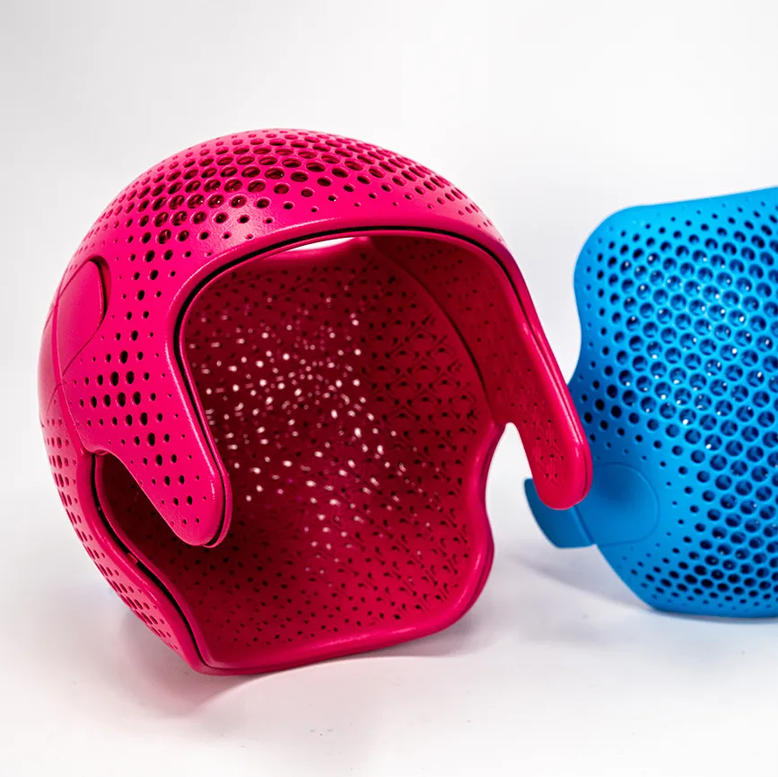 3D gedruckter Helm in Signalfarben