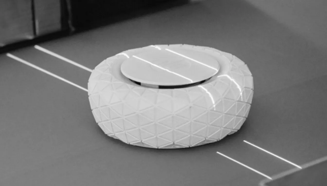 3D-printed component on conveyor belt with laser lines for automated measurement