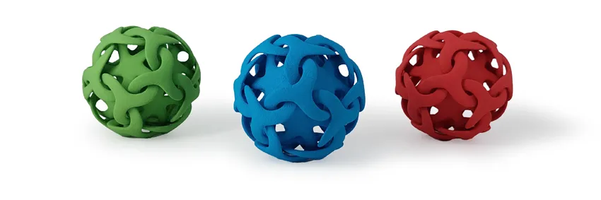 3D gedruckte Bälle aus PA 12 W eingefärbt in blau, grün und rot